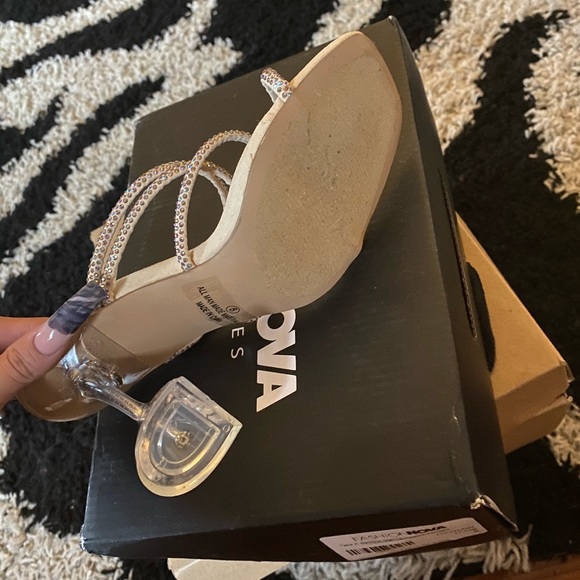 Beautiful heels - Picture 6 of 7